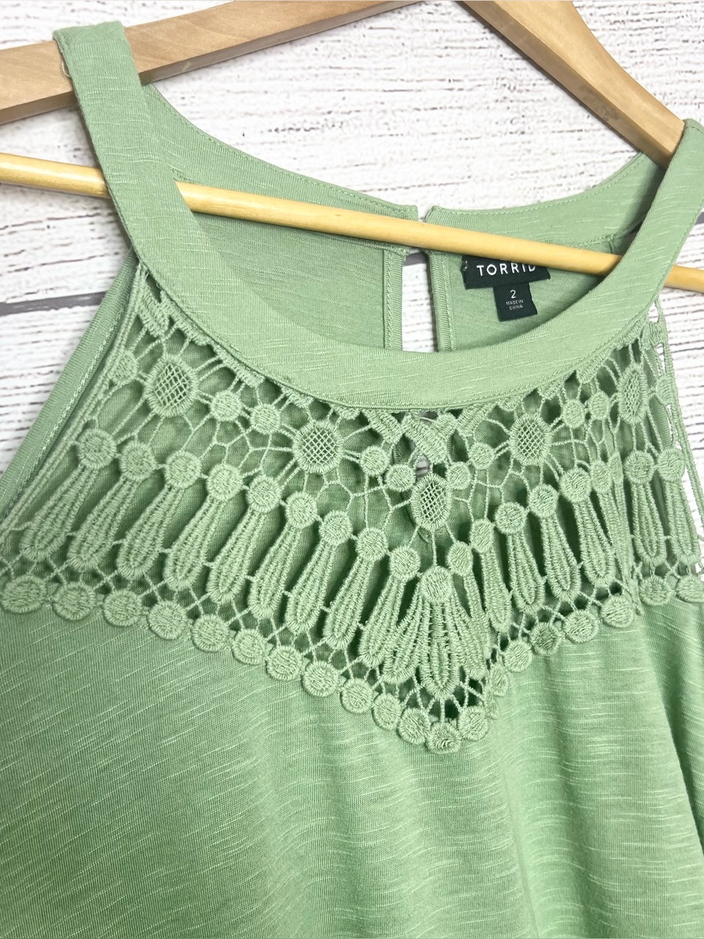 TORRID Green Crochet Neck Cold Shoulder Long Sleeve Sharkbite Hem Top Size 2X - Picture 5 of 16
